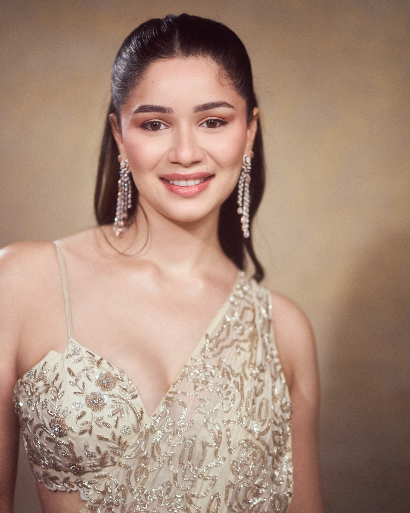 Sara Tendulkar Height in Feet