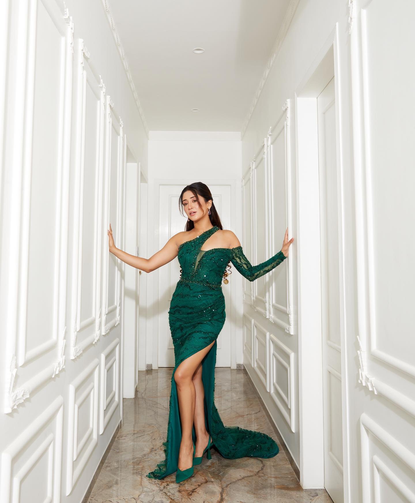 Shivangi Joshi Height in Feet