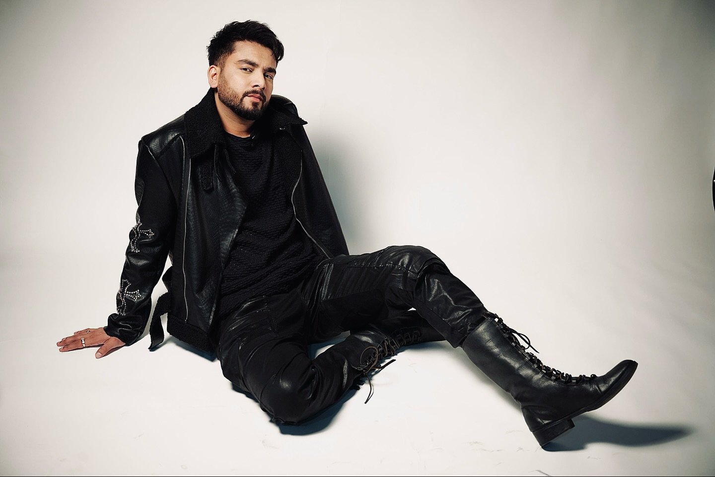 elvish yadav height in feet