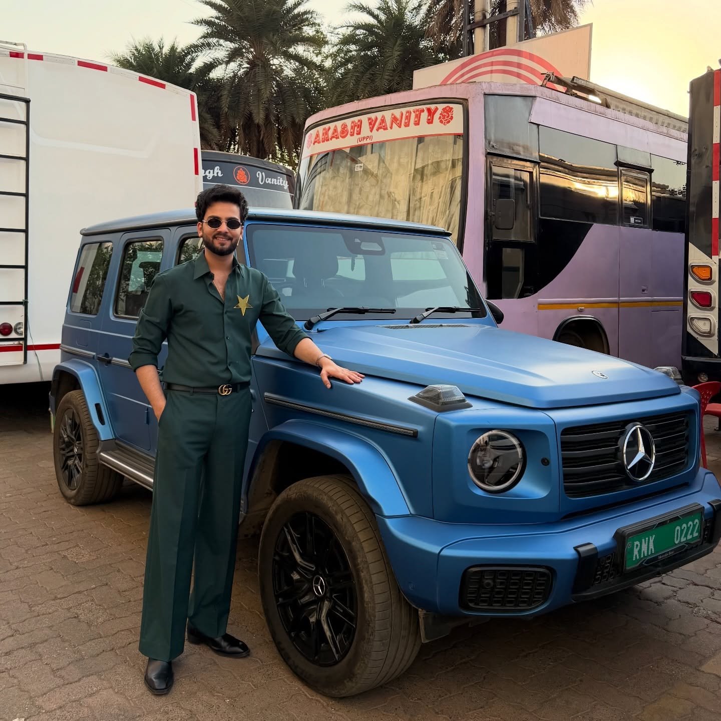 elvish yadav height in feet