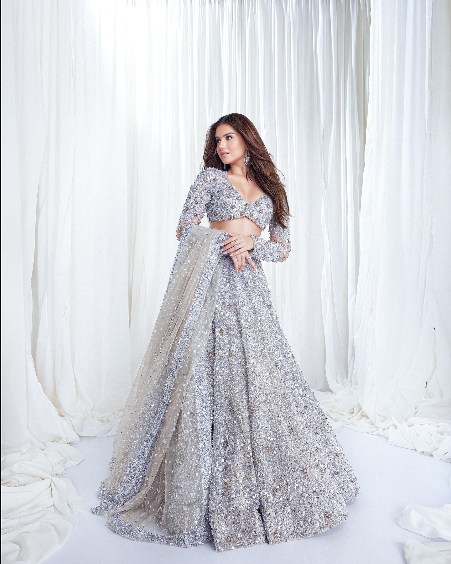 Tara Sutaria Height in Feet