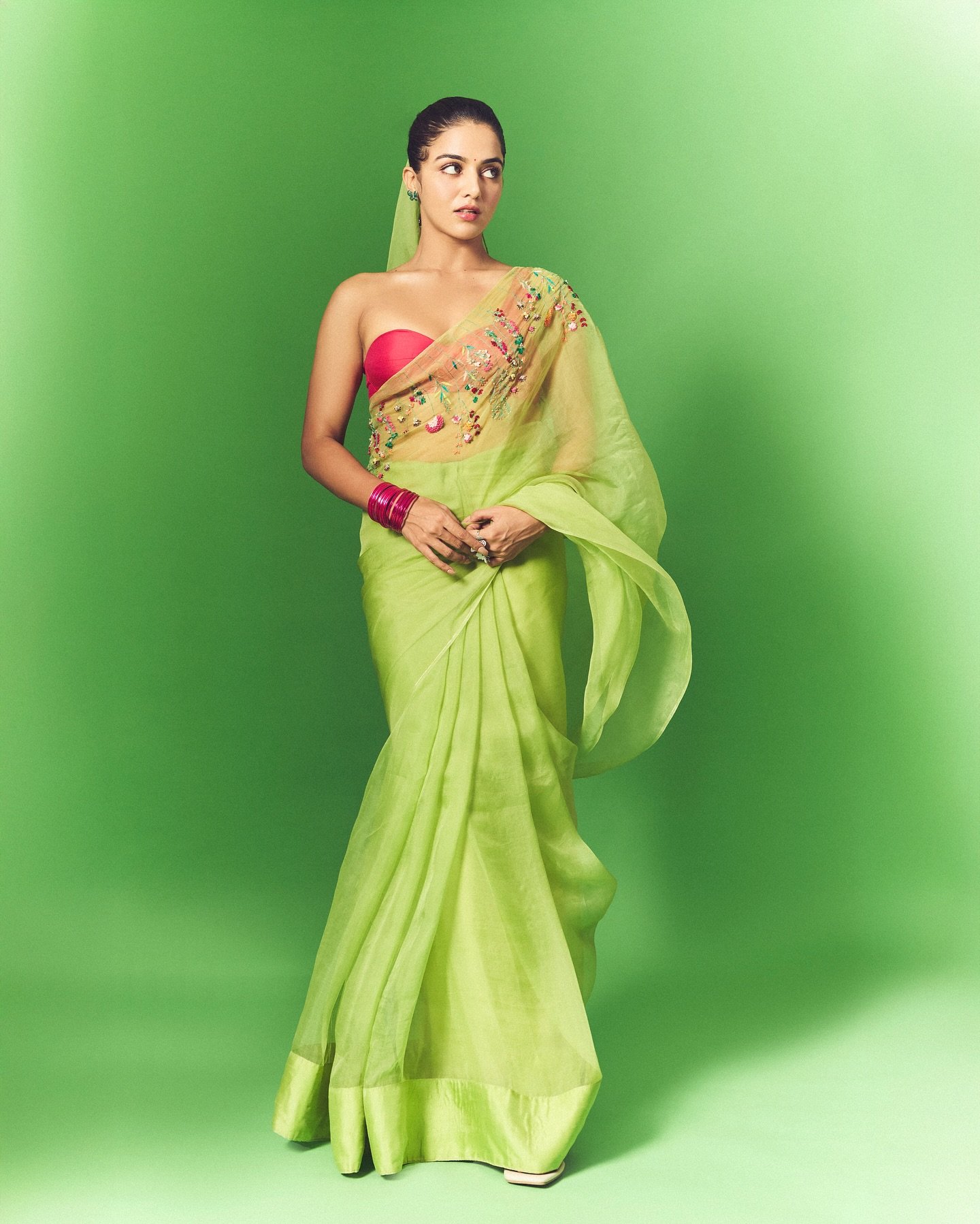 Wamiqa Gabbi Height in Feet