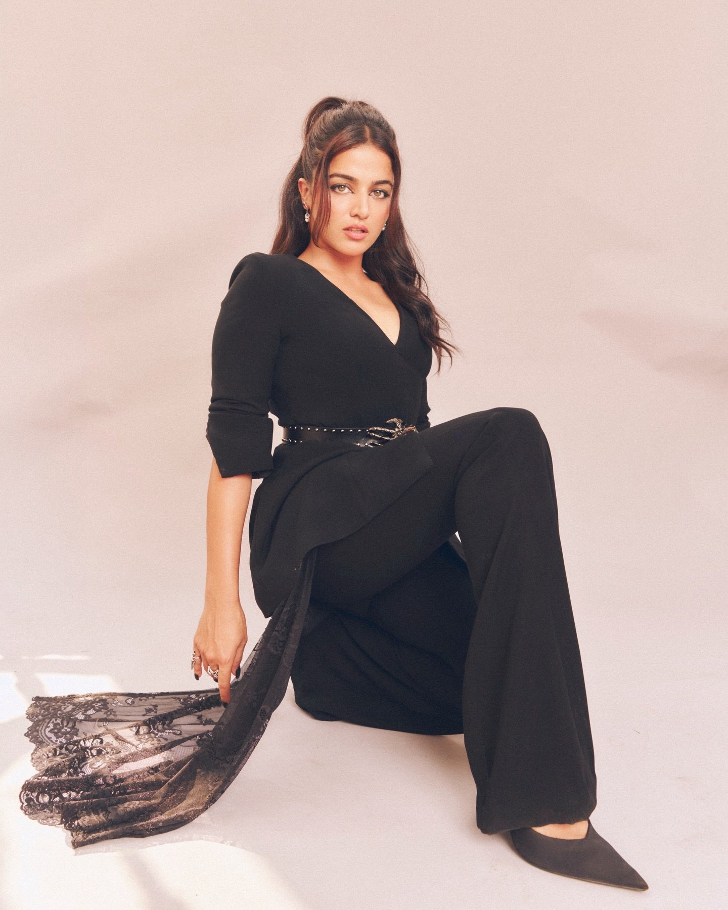 Wamiqa Gabbi Height in Feet