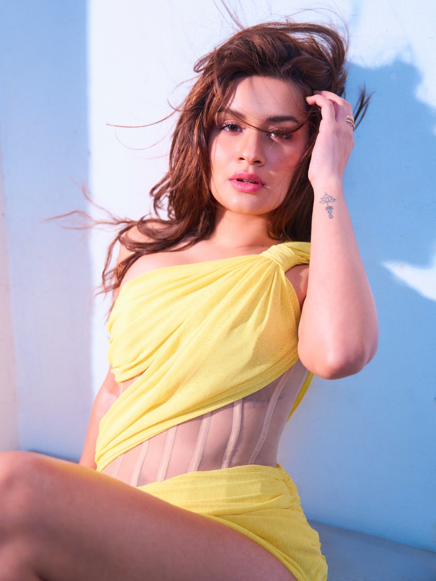 Avneet Kaur Height in Feet