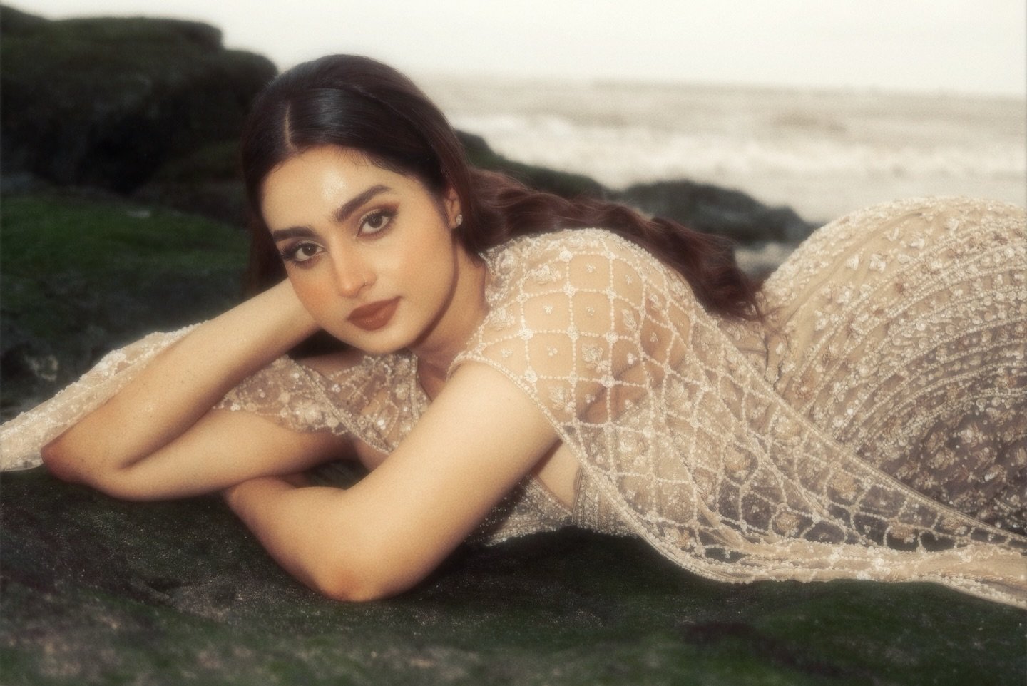 ayesha khan height in feet
