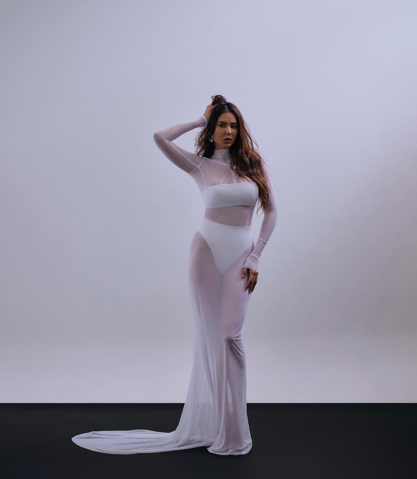 Sonam Bajwa Height in Feet
