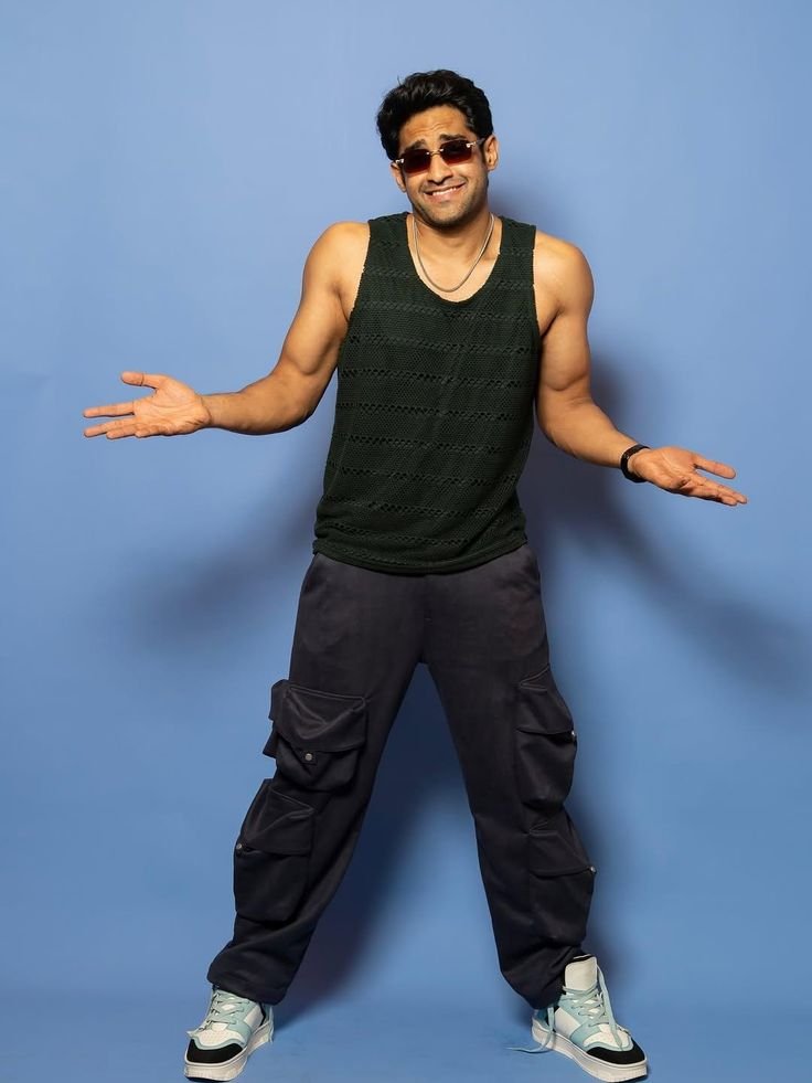 Thugesh height in feet