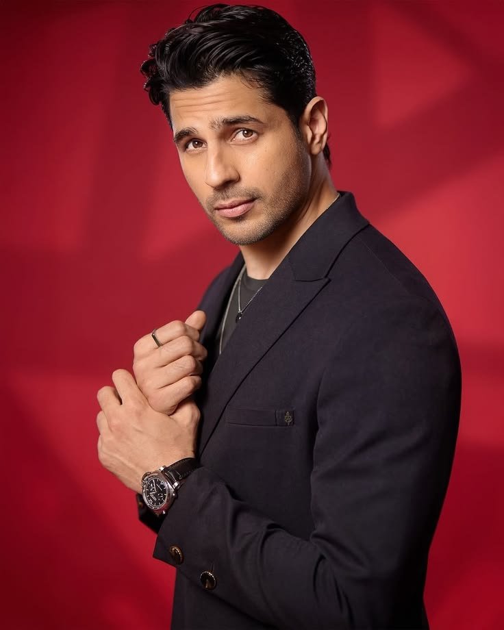 Sidharth Malhotra's height in feet