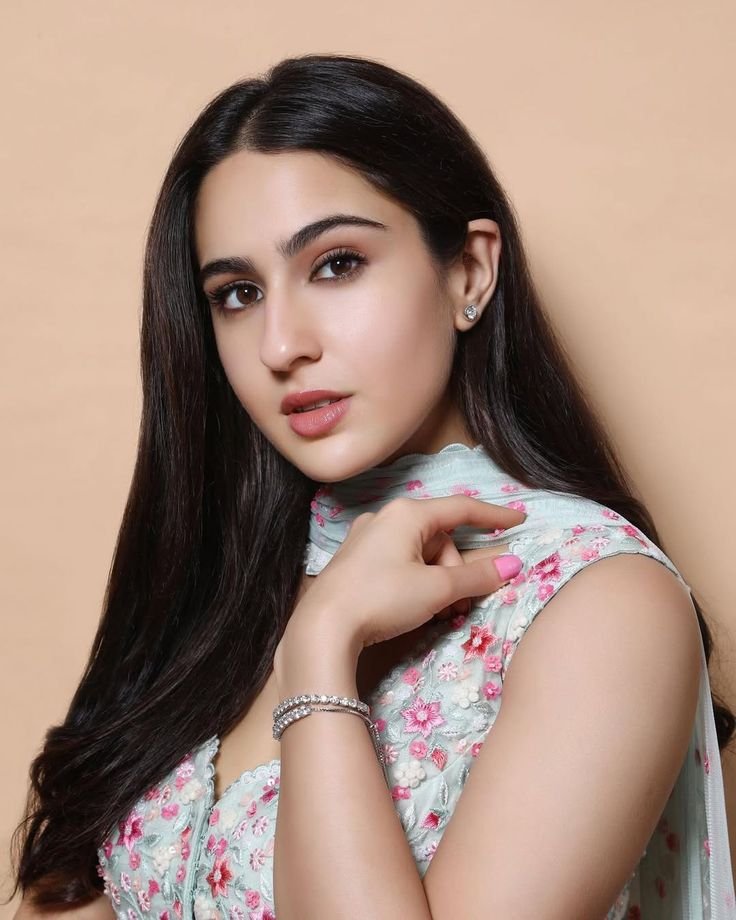 sara ali khan height in feet
