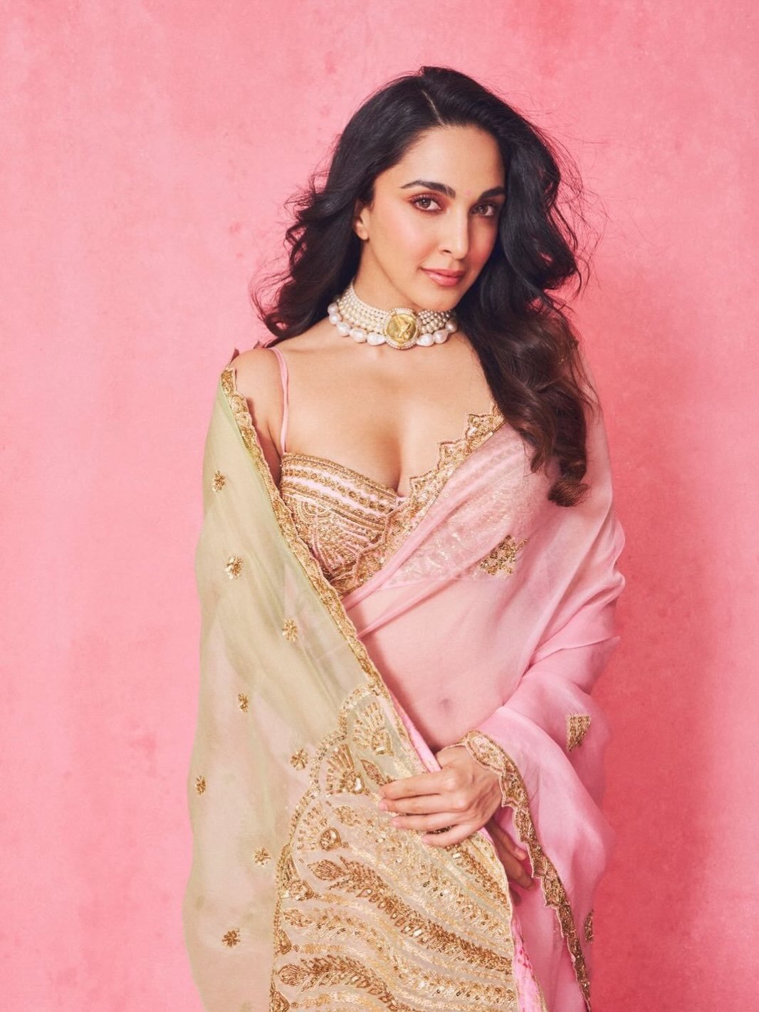 Kiara Advani: Quick Bio Snapshot For context, here's a quick rundown of who Kiara Advani is, since height data means more when you know the person behind it. Detail Information Birth Name Alia Advani Date of Birth 31 July 1991 Birthplace Mumbai, Maharashtra, India Profession Actress (Hindi & Telugu cinema) Height 5 ft 5 in (165 cm) Weight (approx.) 54–55 kg (119–121 lbs) Notable Films Kabir Singh, Shershaah, Good Newwz, M.S. Dhoni: The Untold Story, Satyaprem Ki Katha Spouse Sidharth Malhotra (m. 2023) kiara advani height in feet