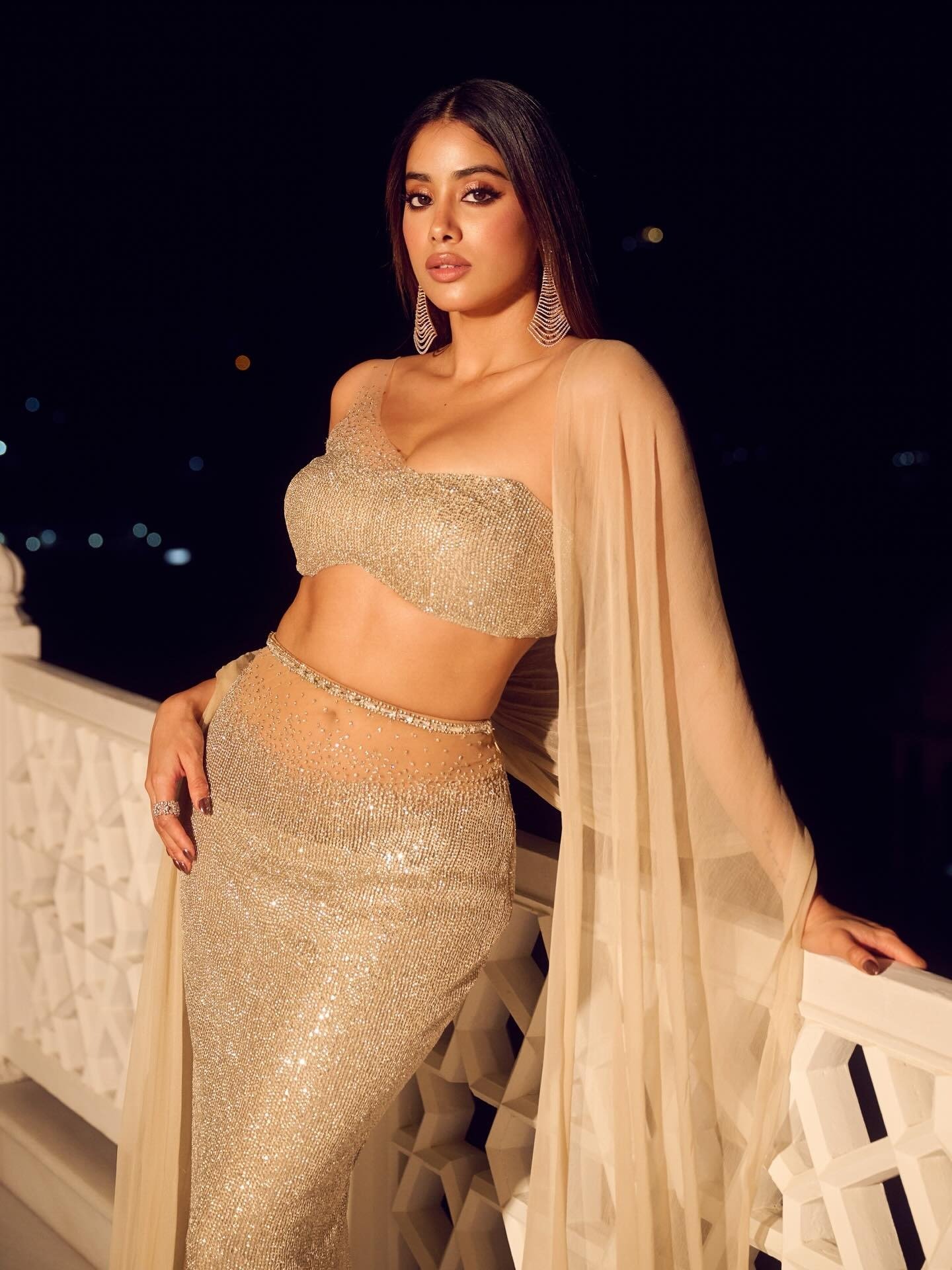 Janhvi Kapoor height in feet