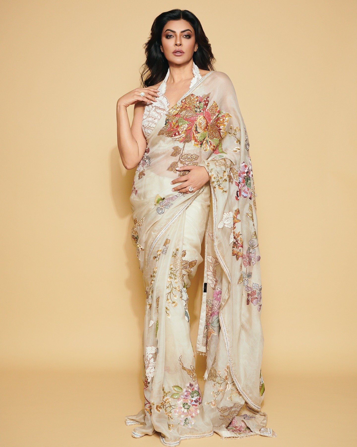 Sushmita Sen height in feet