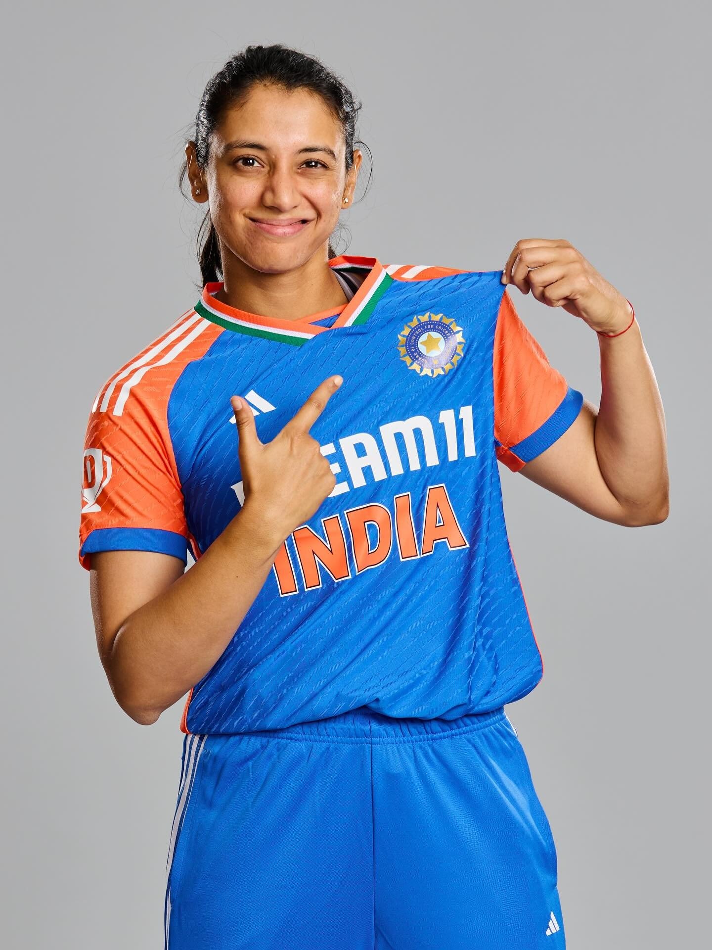 Smriti Mandhana height in feet