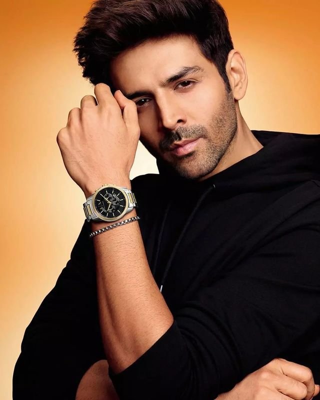 kartik aaryan height in feet