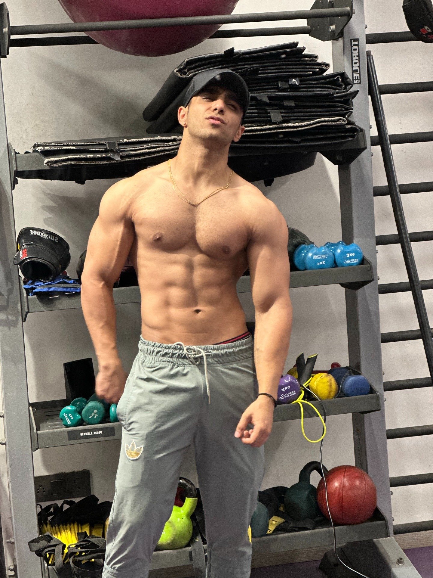 Aarush Bhola height in feet